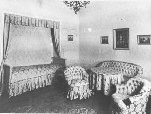 Przedwojenne wnętrza, źródło: cyfrowa baza danych Bildindex, „Saal” [https://www.bildindex.de/document/obj20194145?part=0&medium=fmlr117_28]