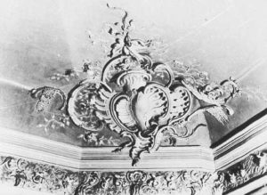 Przedwojenne wnętrza, źródło: cyfrowa baza danych Bildindex, „Eck-Kartusche” [https://www.bildindex.de/document/obj20194141?part=0&medium=mi00325b01]