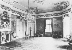 Przedwojenne wnętrza, źródło: cyfrowa baza danych Bildindex, „Friedrichsaal” [https://www.bildindex.de/document/obj20194136?part=0&medium=fmz15401]