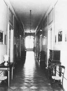 Przedwojenne wnętrza, źródło: cyfrowa baza danych Bildindex, „Friedrichshalle” [https://www.bildindex.de/document/obj20194135?part=0&medium=mi00324g12]
