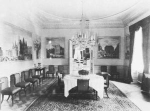 Przedwojenne wnętrza, źródło: cyfrowa baza danych Bildindex, „Speisesaal” [https://www.bildindex.de/document/obj20194121?part=0&medium=fmlr117_19]